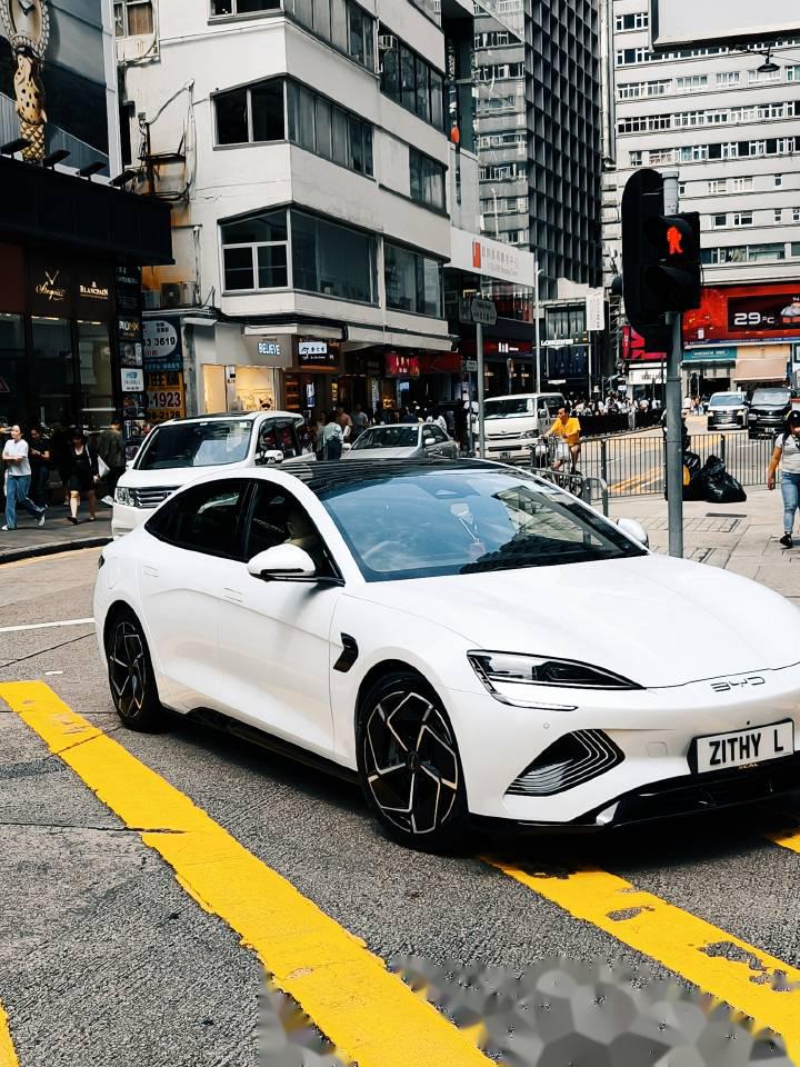 瞧这是谁,香港的比亚迪海豹,27万港币起