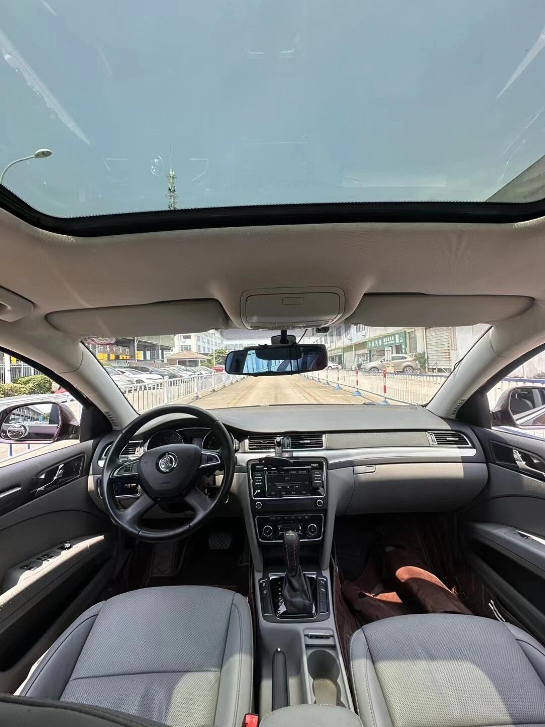 新到14年斯柯达速派,电动记忆座椅,座椅加热,多功能方向盘定速巡航,大