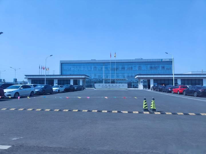 路过光束汽车工厂,电动mini都在这里产厂区太大了,建设超好,本地朋友