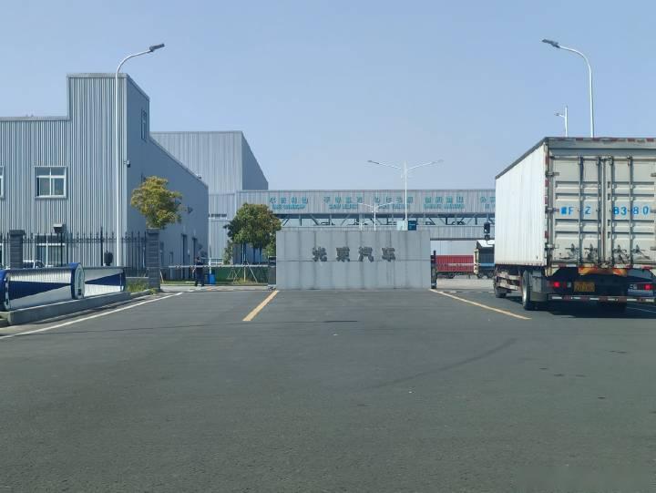路过光束汽车工厂,电动mini都在这里产厂区太大了,建设超好,本地朋友