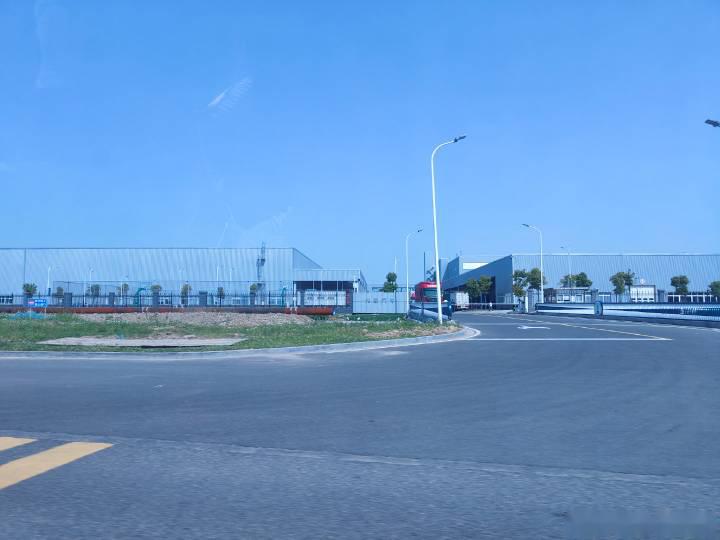 路过光束汽车工厂,电动mini都在这里产厂区太大了,建设超好,本地朋友