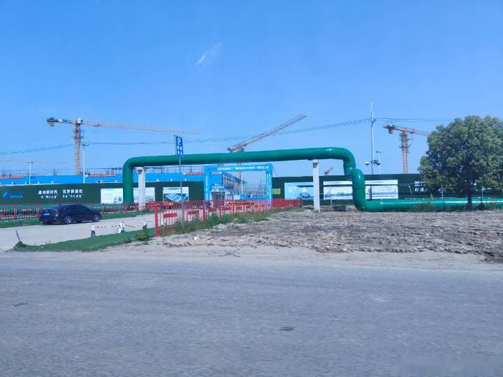 路过光束汽车工厂,电动mini都在这里产厂区太大了,建设超好,本地朋友