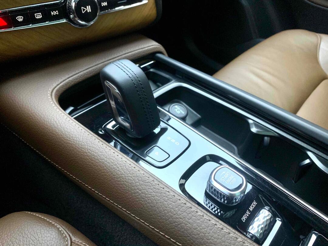 沃尔沃xc90 21款b6 智逸豪华版