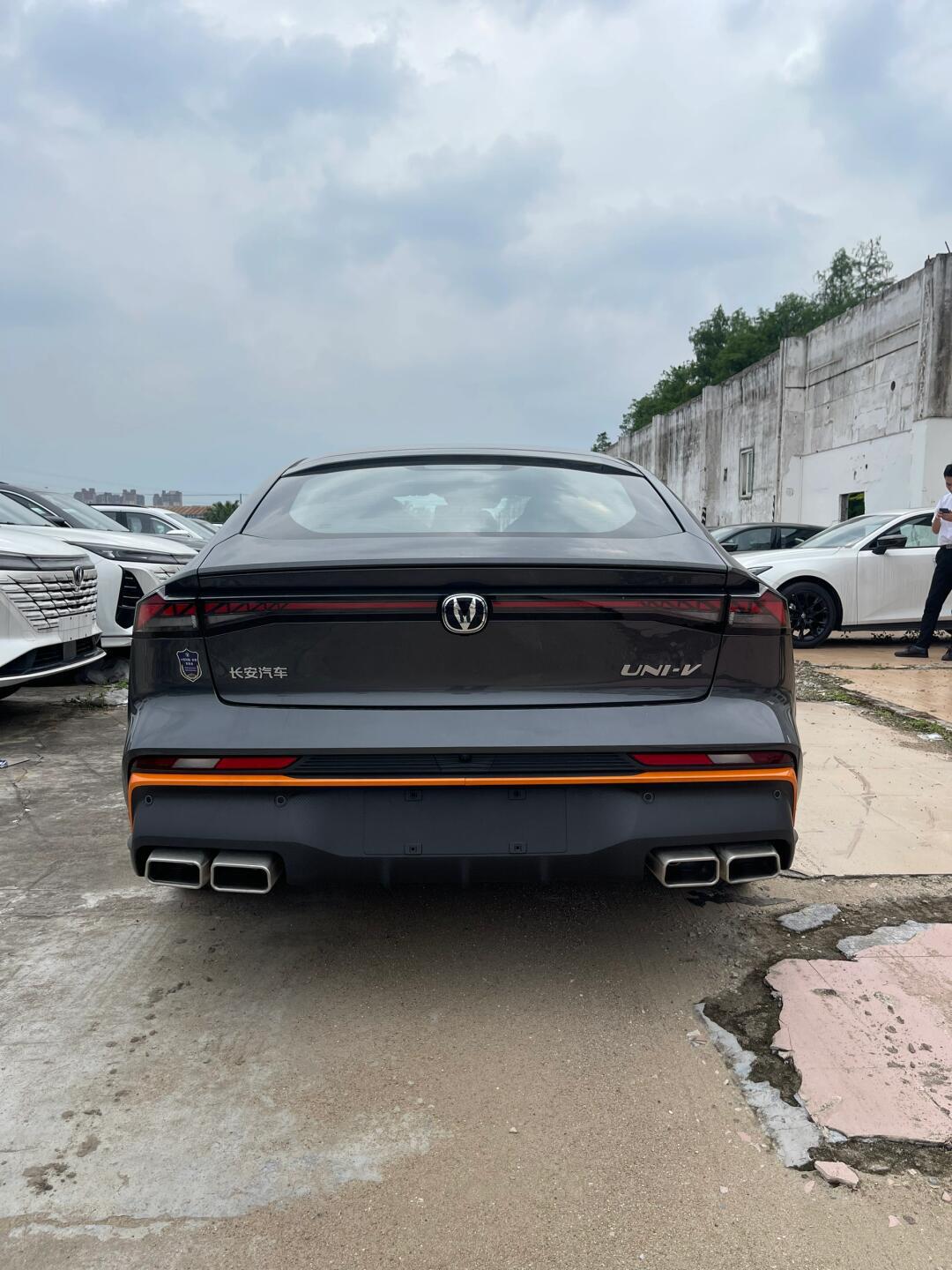 年轻人的第一辆跑车,长安univ