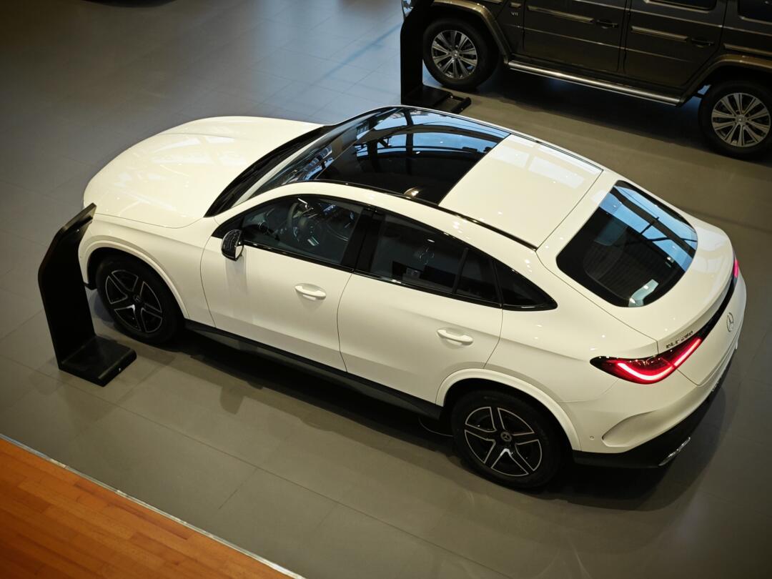新款奔驰glc260四驱轿跑coupe白黑进口车