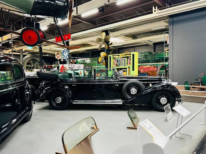 小胡子的奔驰g4(现在奔驰g的前身) 原配防弹玻璃 当年奔驰做工太好了