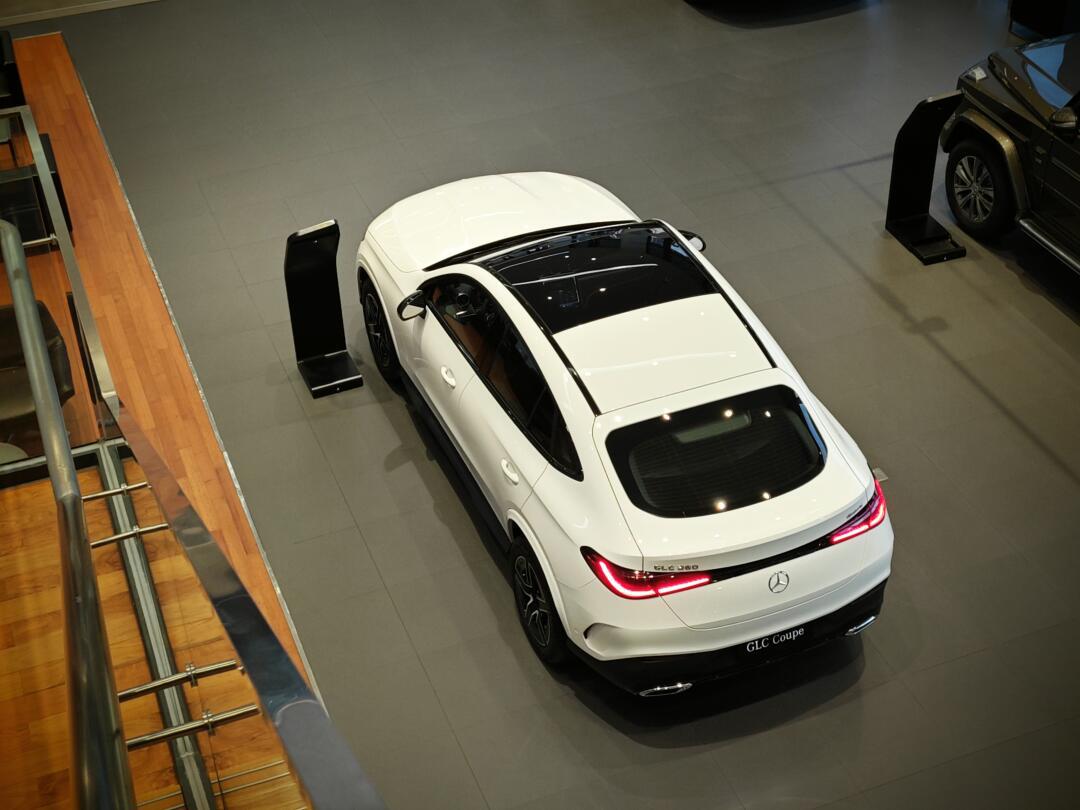 新款奔驰glc260四驱轿跑coupe白黑进口车