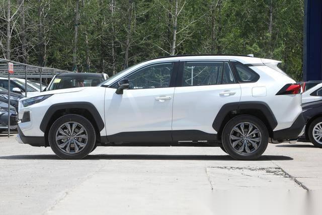 丰田旗下的荣放rav4是一款紧凑型suv车型.