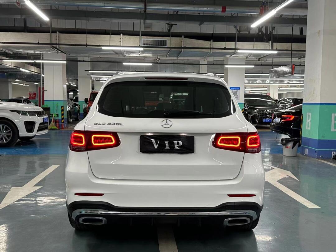 20年奔驰glc300l 4matic 动感型 新车指导价44.78w 全景天窗