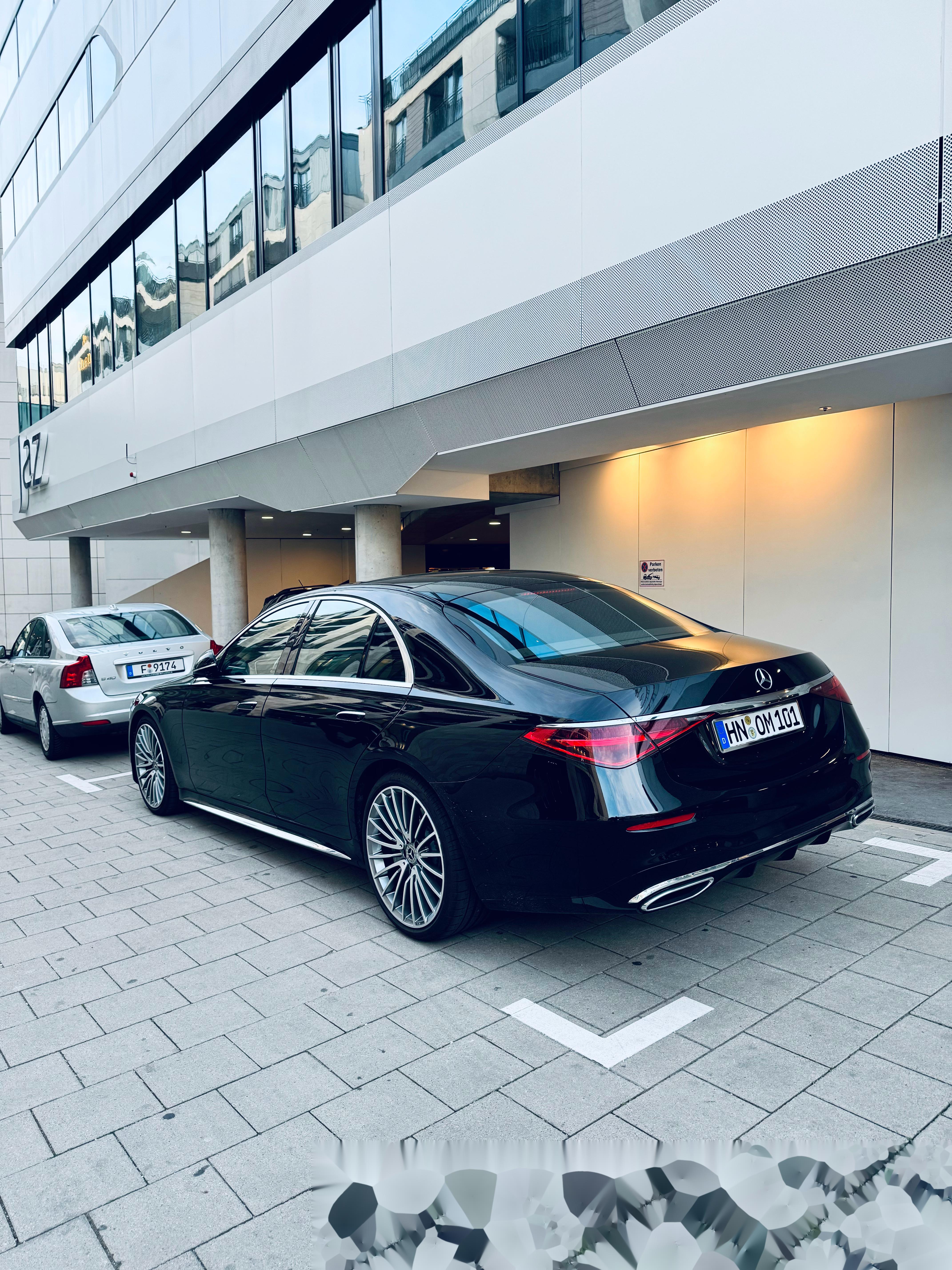 如果我要买一台属于自己的行政级轿车 那它一定是 奔驰s 这是每个时代