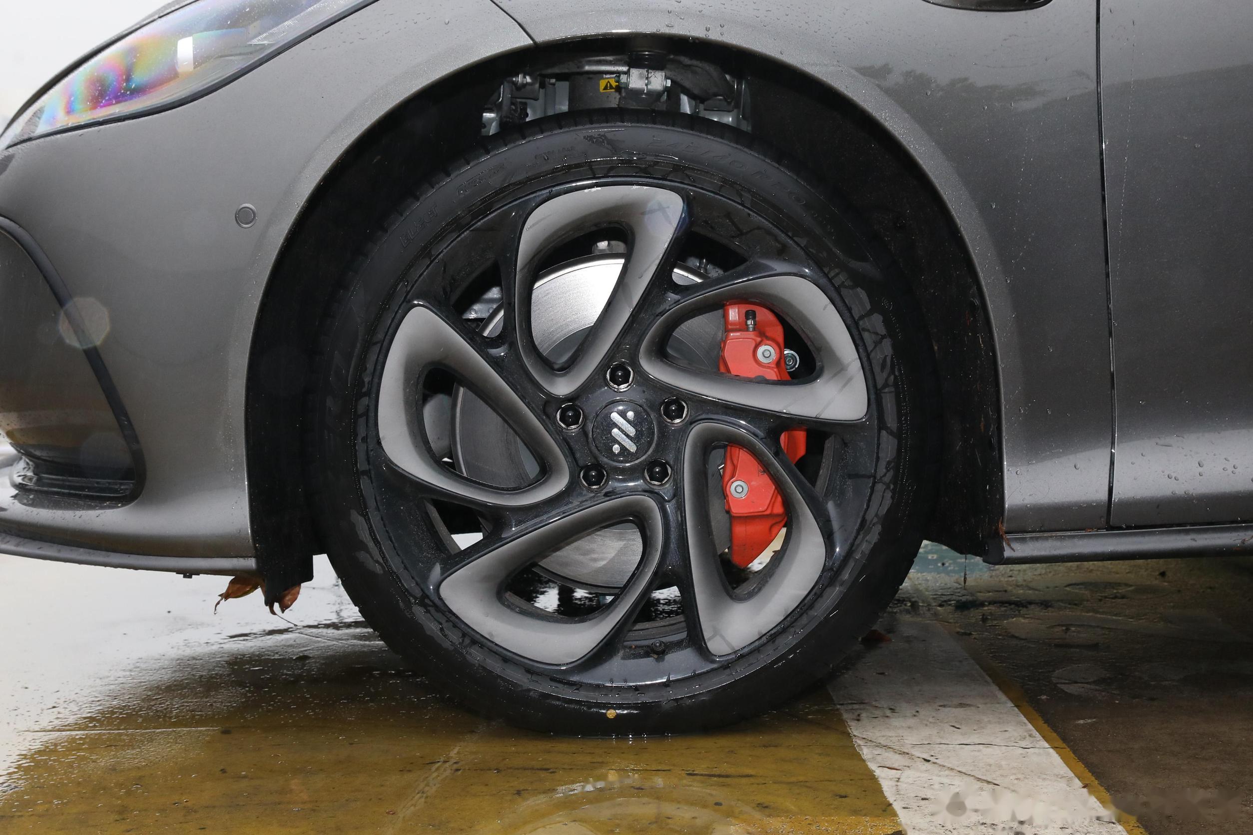 看轮毂识车,这题应该很简单吧 以下这几个轮毂样式,是我觉得新能源车