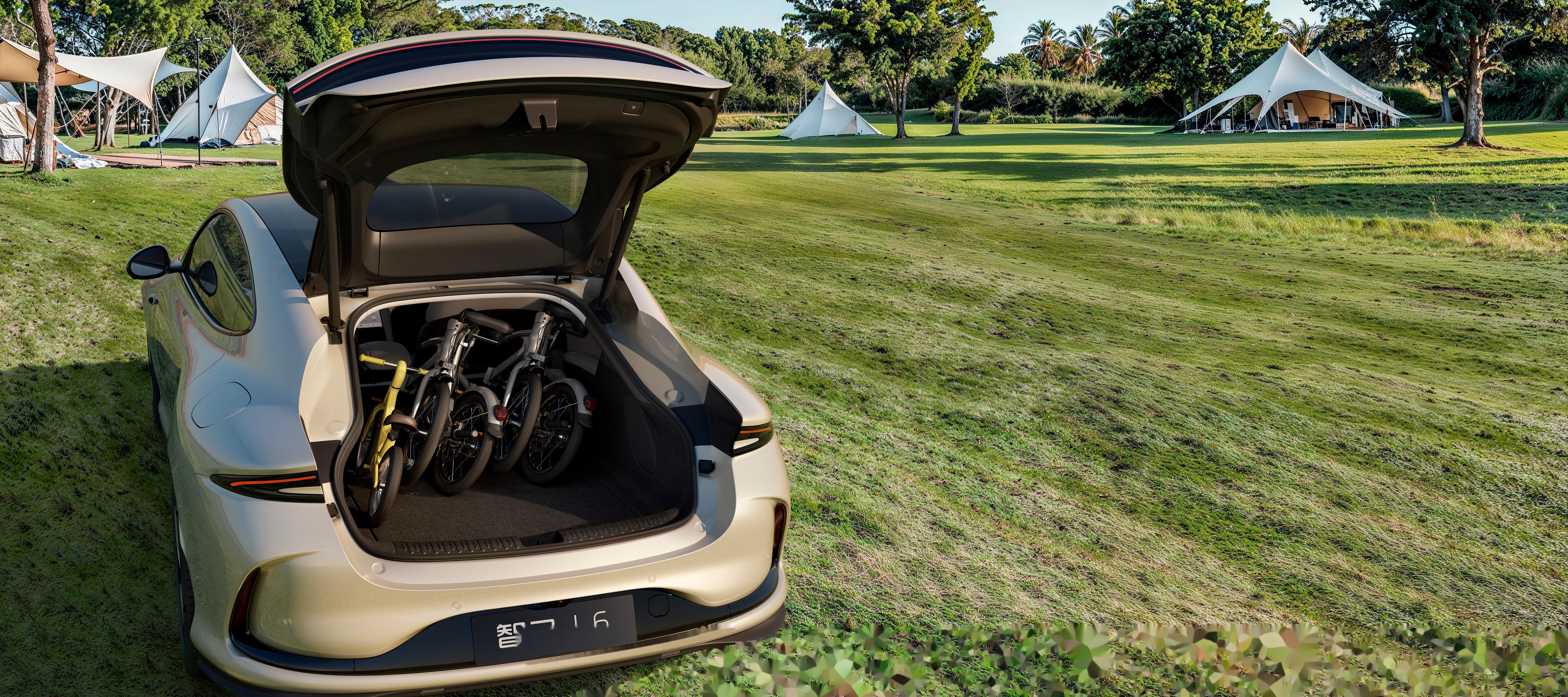 智己l6公布最新无人麋鹿测试成绩,刷新了最快记录,成功突破90 km/h.