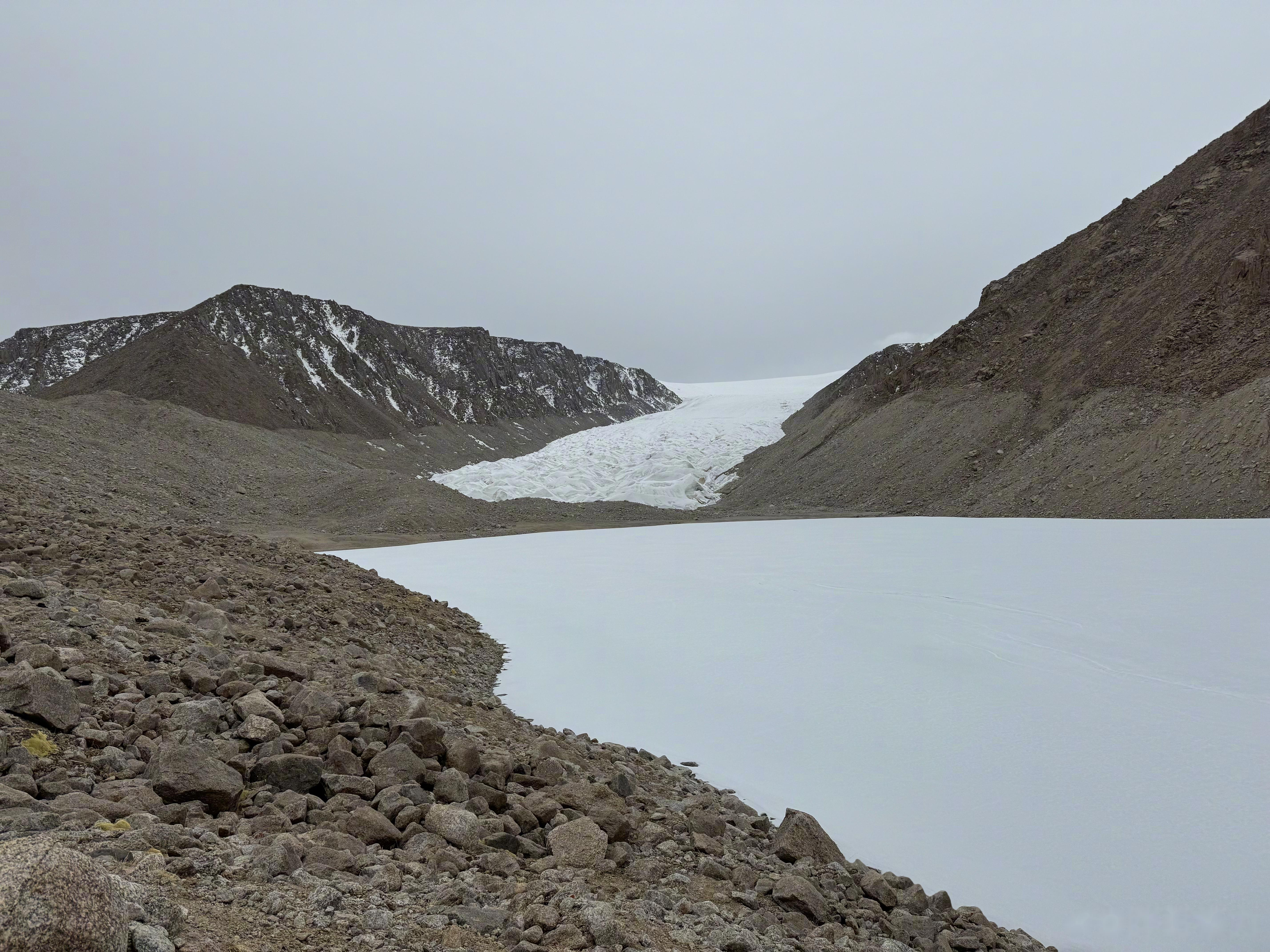 今天去的青海敦德冰川,一天全无信号.现在终于出来了,有信号啦!