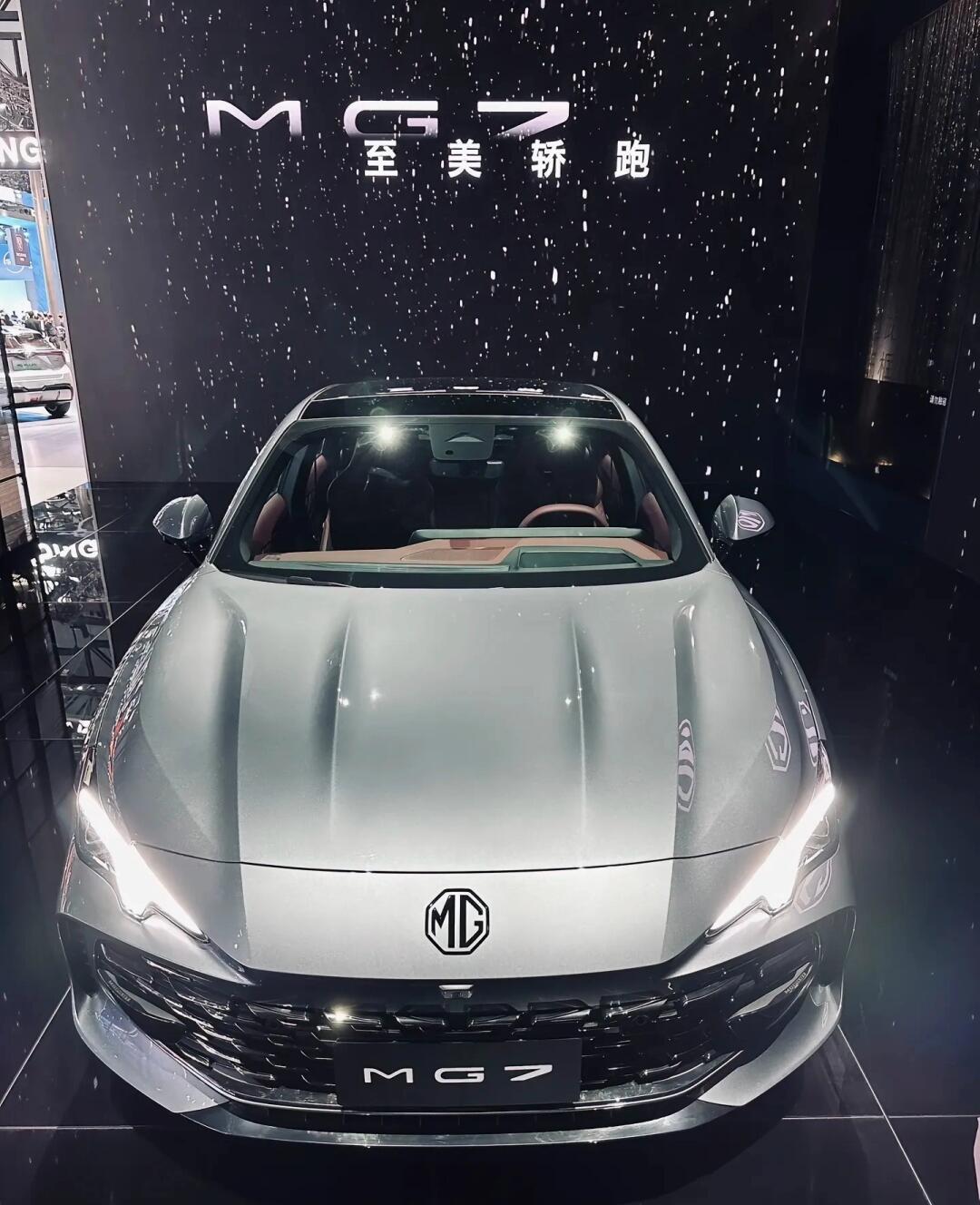 名爵mg7 绝美的b级轿跑 宽体低趴姿态 猎瞳led大灯 极致豹跃肩线 经典