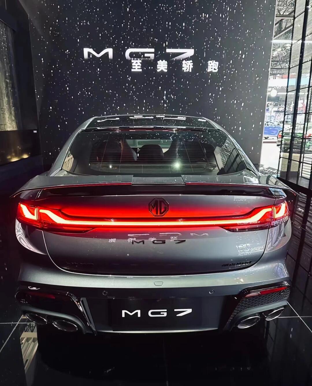名爵mg7 绝美的b级轿跑 宽体低趴姿态 猎瞳led大灯 极致豹跃肩线 经典