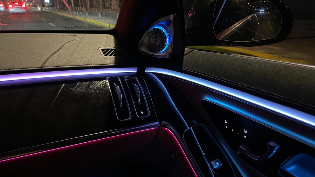奔驰s400加装主动氛围灯,4d旋转高音