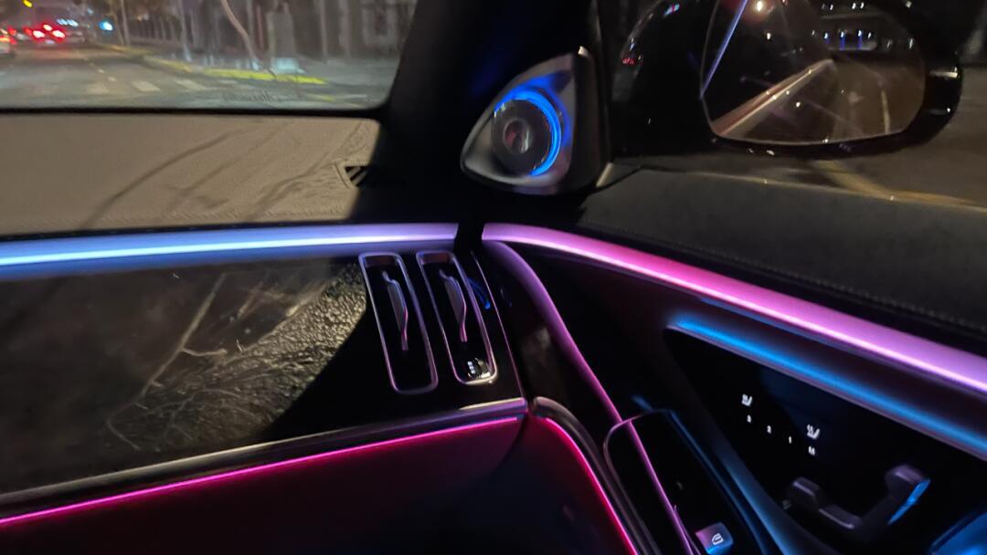 奔驰s400加装主动氛围灯,4d旋转高音