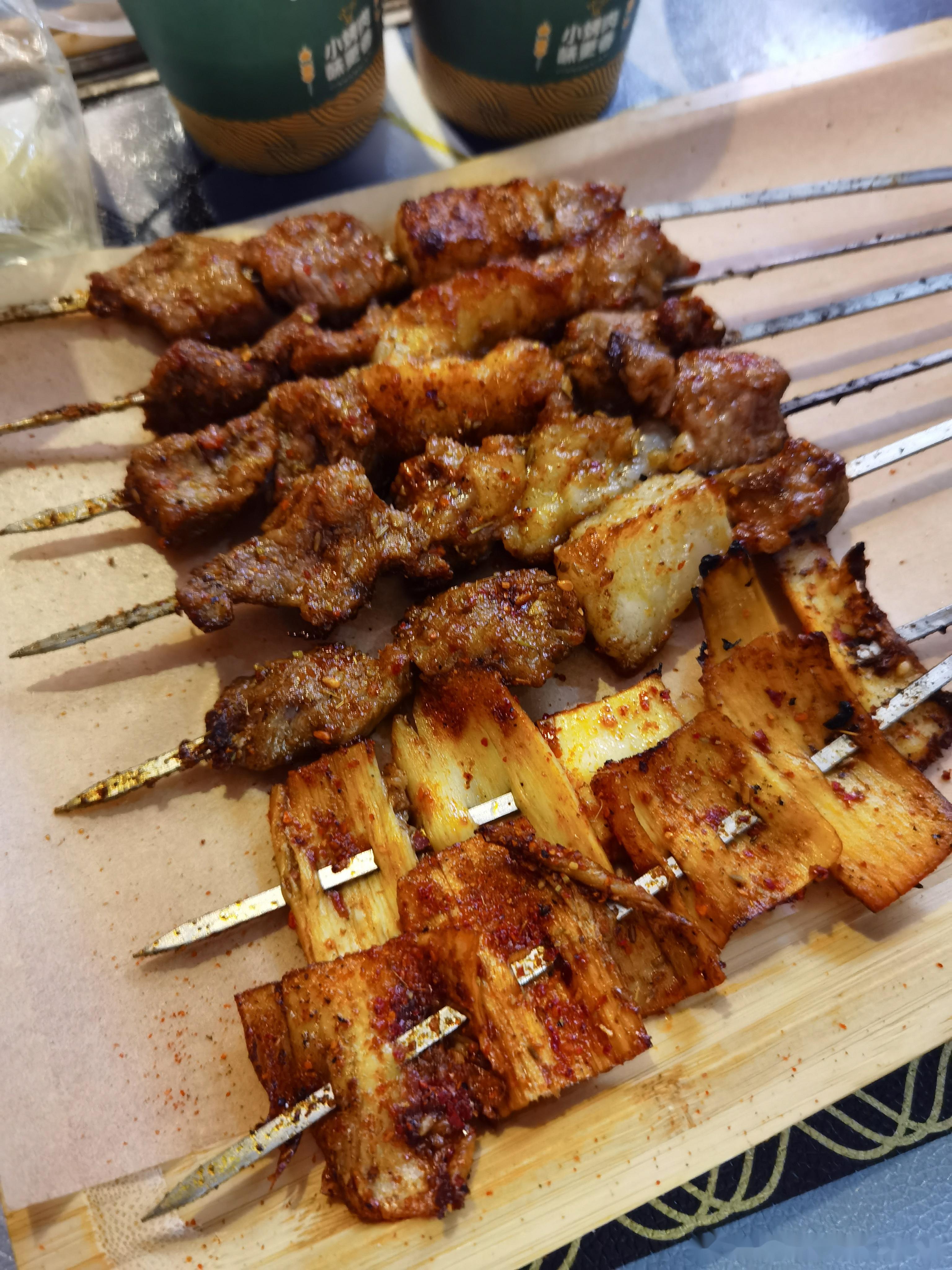 时隔三年重返新疆,坐着捷豹f-pace来吃个夜宵