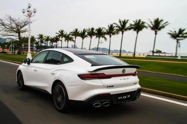 这台掀背车带劲不?