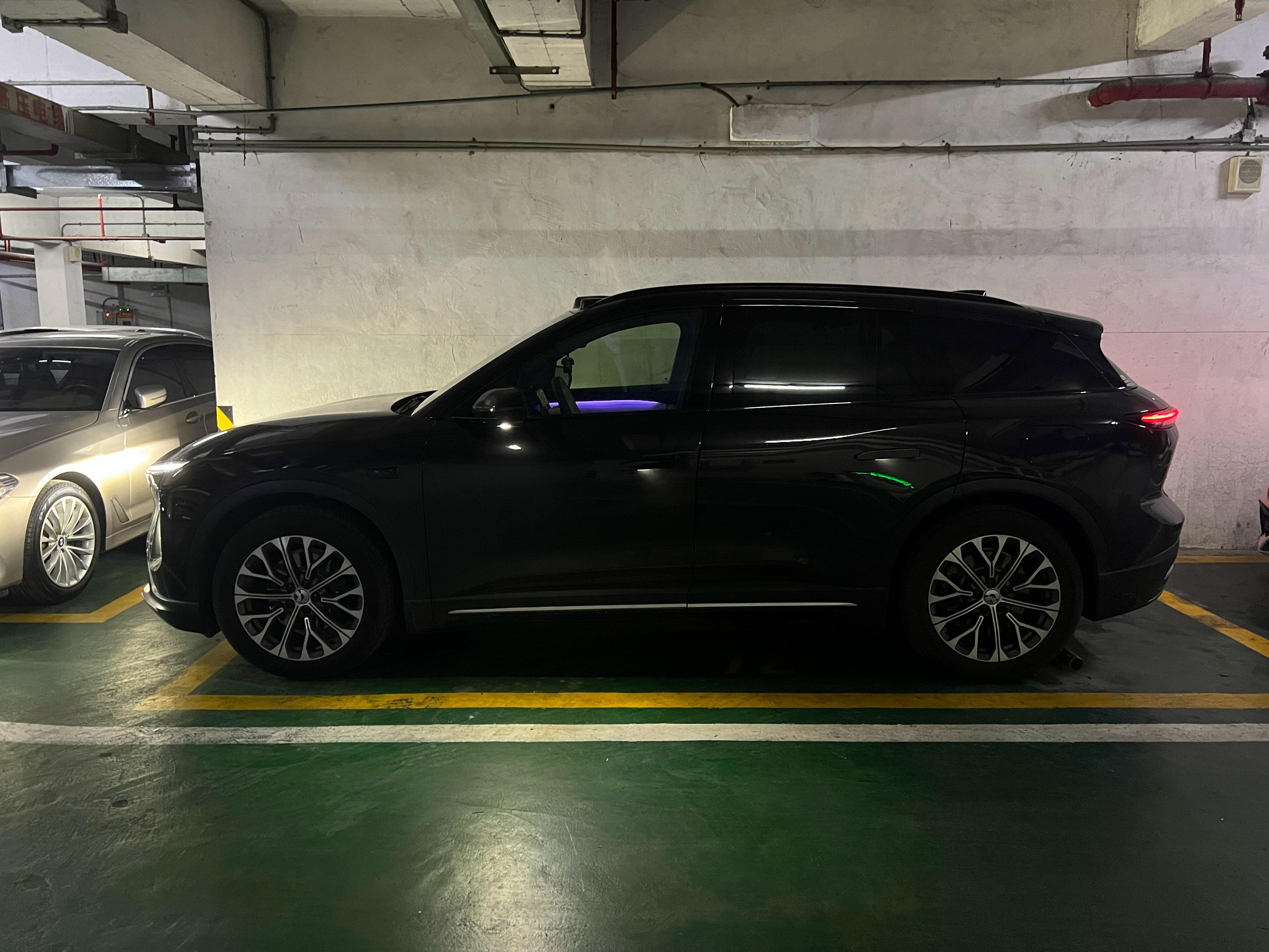 必须是全车窗膜安排上啦,特别是对于电动车,除了隔热防晒的个人感受