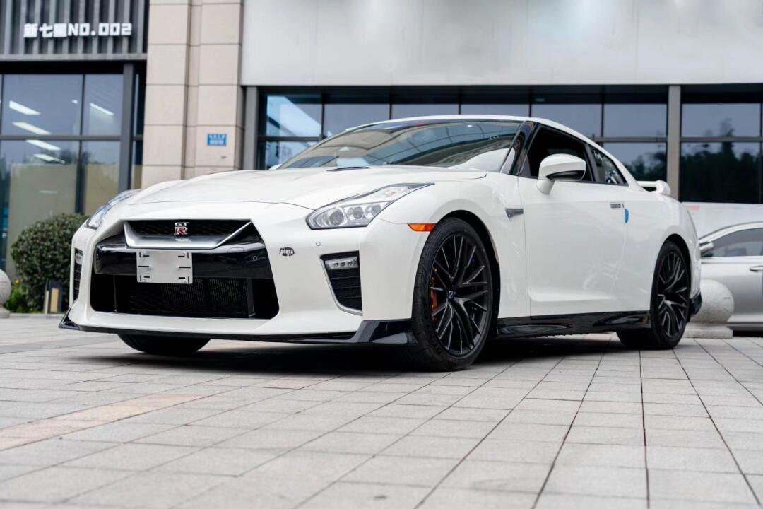 超帅的它来了90实物～战神gtr!