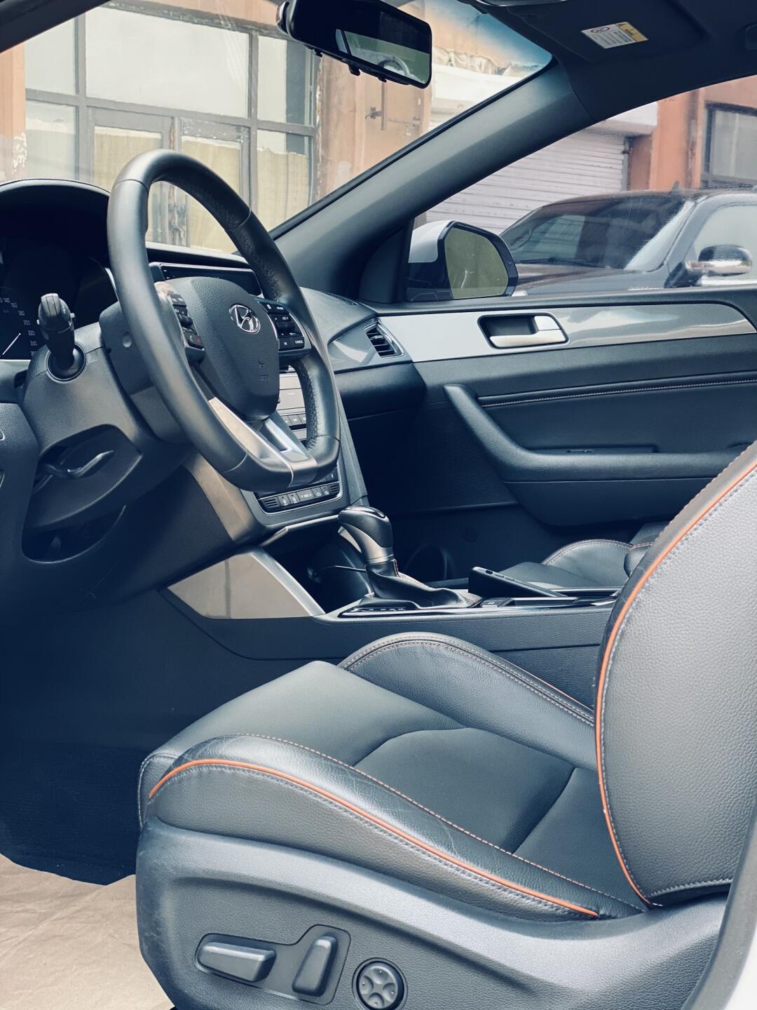 新到2016年现代索纳塔九代,尊贵版本自动1.6t .全景天窗最高配.