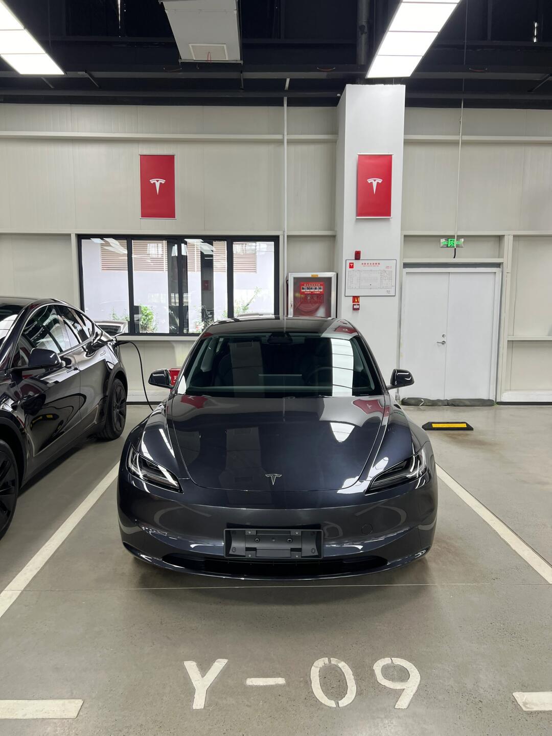 特斯拉3,星空灰标续运损车,22.29万现车