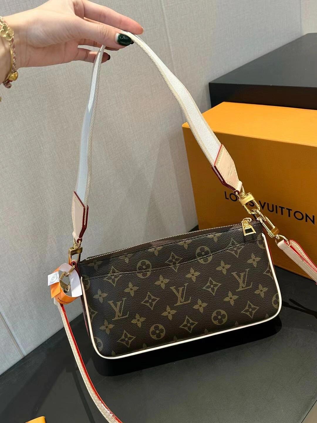 超美的爆款lv包包来了~ 双口袋骆驼设计97