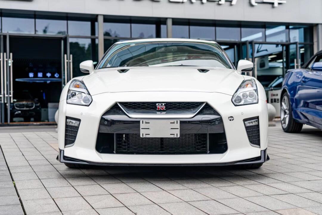 超帅的它来了90实物～战神gtr!