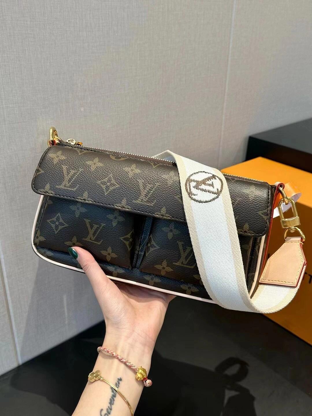 超美的爆款lv包包来了~ 双口袋骆驼设计97