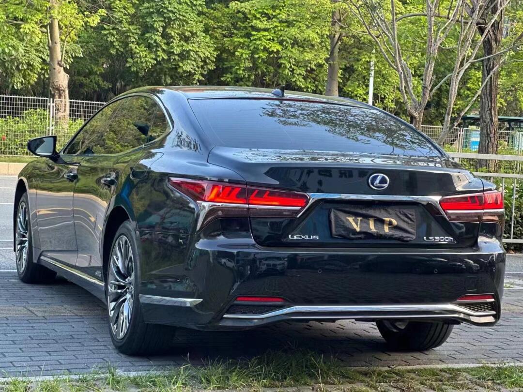 19年7月雷克萨斯ls500h行政版 安全行驶9万公里 鹤羽菱布内饰 马克莱