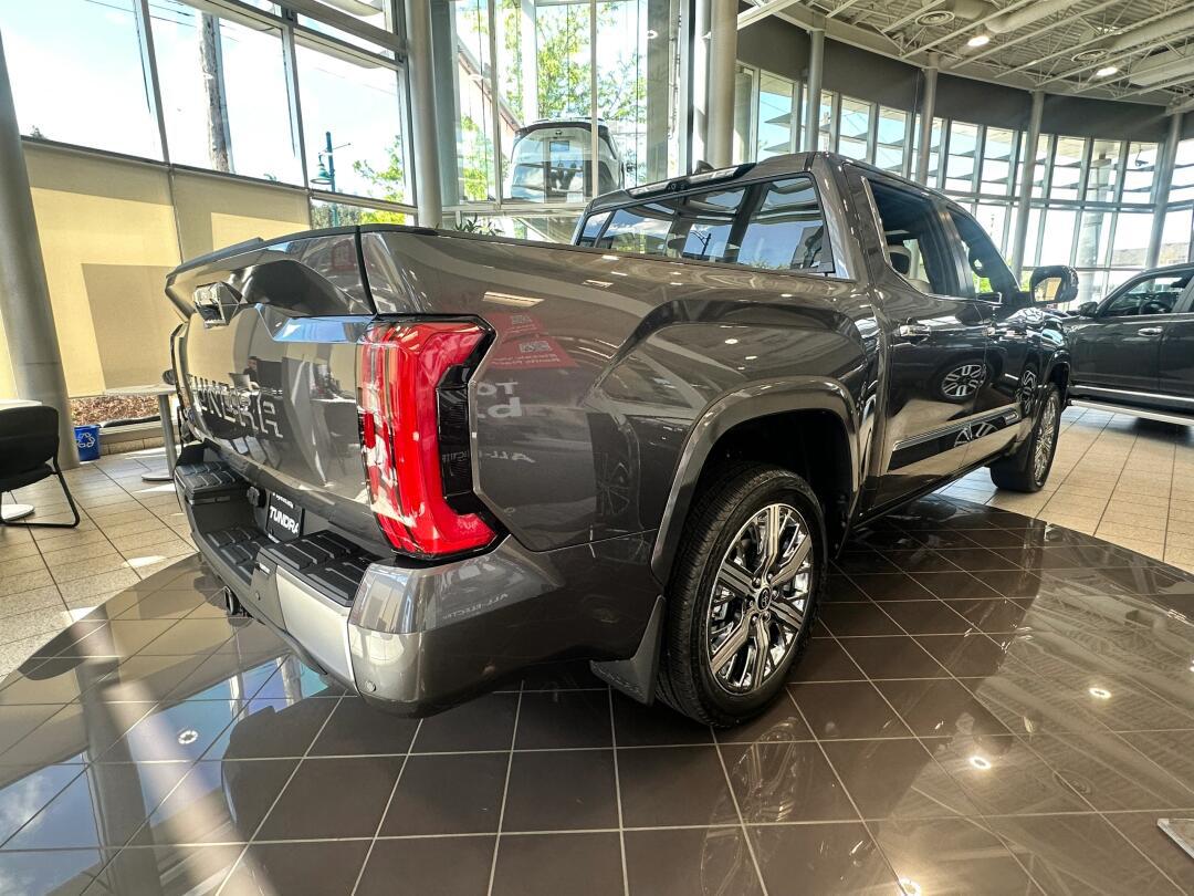 丰田顶级混动皮卡tundra hybrid capstone