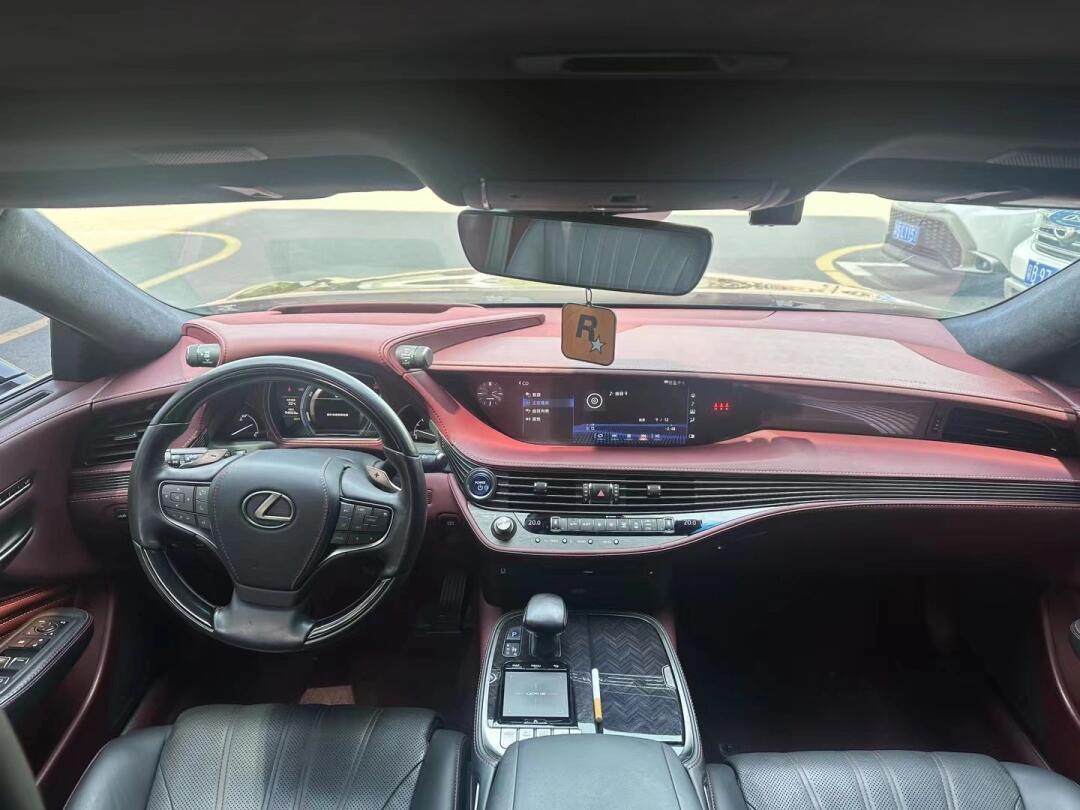 19年7月雷克萨斯ls500h行政版 9万公里 马克莱文森音响 抬头显示 360