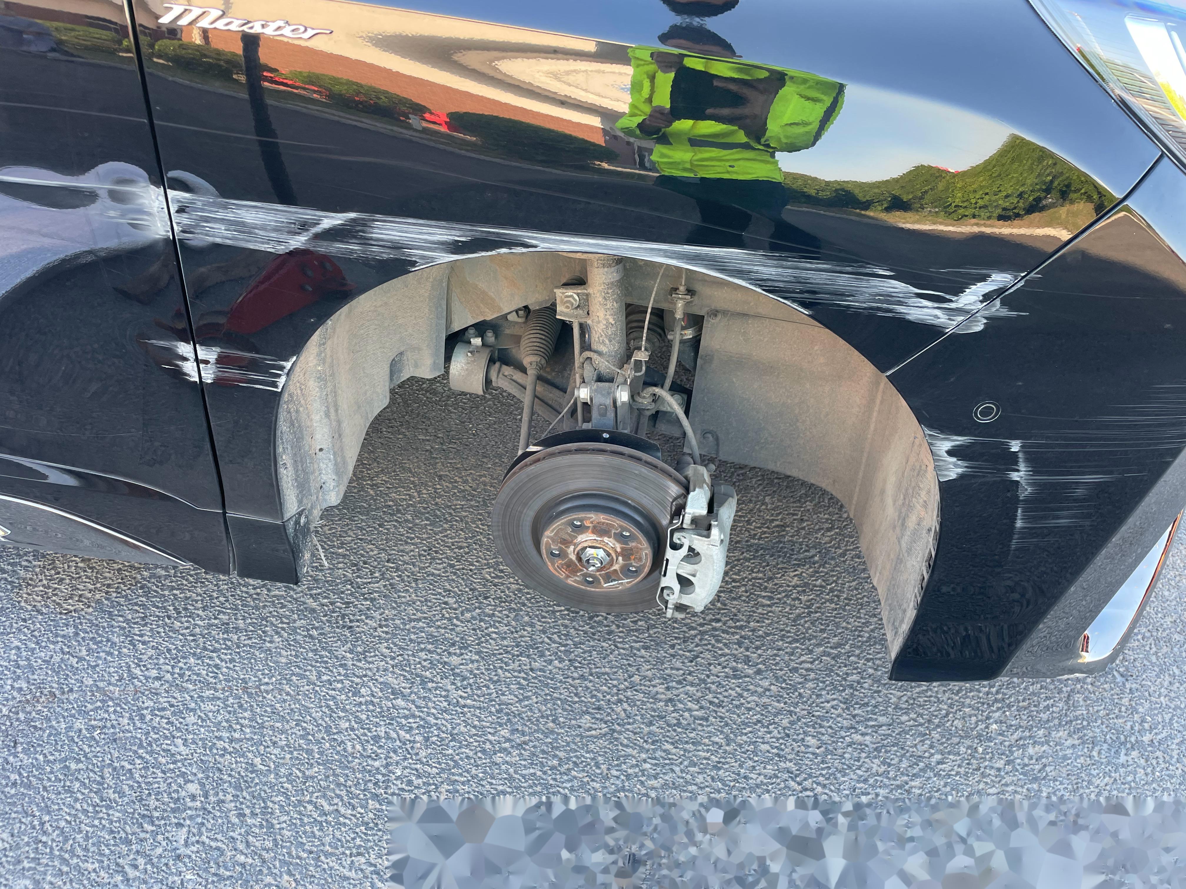 广汽m8的一些小问题! 这车说实话,以前没接触过,这次换轮胎才接触!