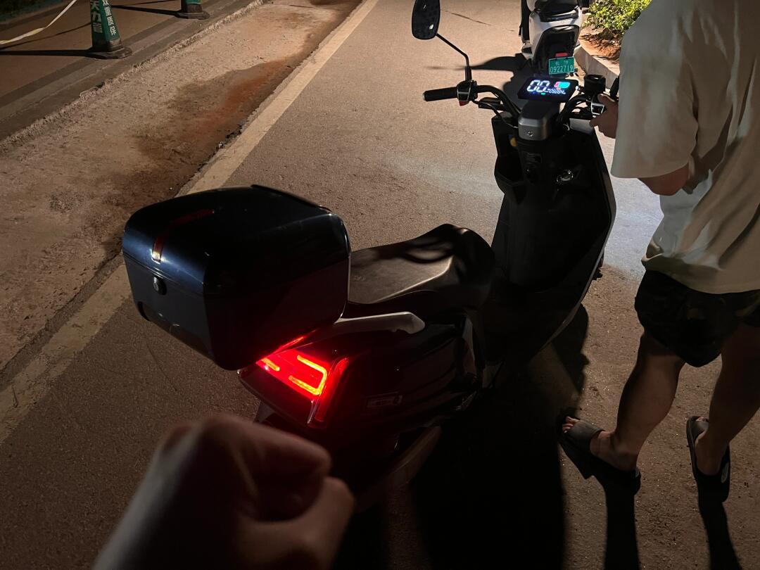爱玛电动车 急出 去年买的 跑了不到一万公里 续航50km 60码 电池72v2