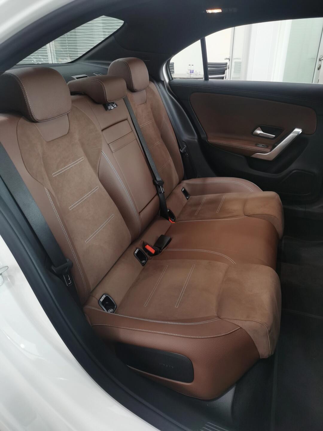 奔驰a200l白外棕内长库现车空间大好价五月