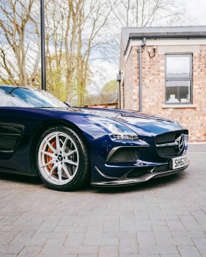 大网红的座驾 他的车牌好像都差不多 mercedes-benz amg sls