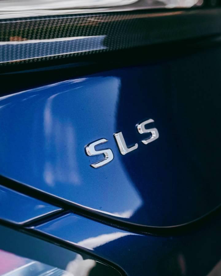 大网红的座驾 他的车牌好像都差不多 mercedes-benz amg sls