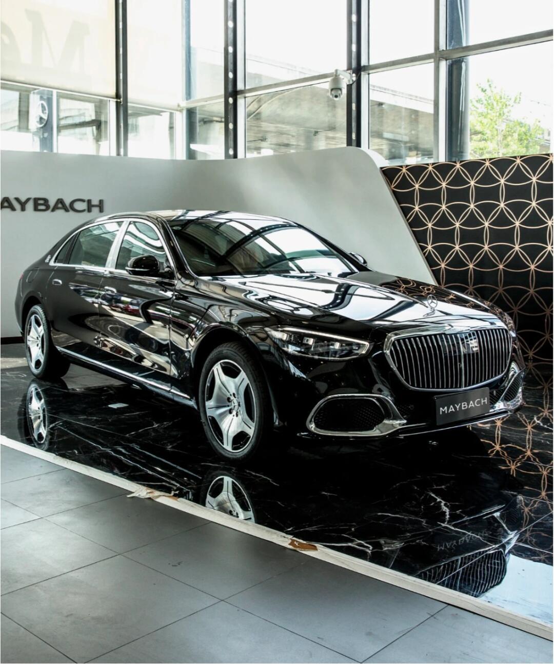 奔驰s的尽头是迈巴赫, 无需多言,迈巴赫会替你发言 坐上车的那一刻,你