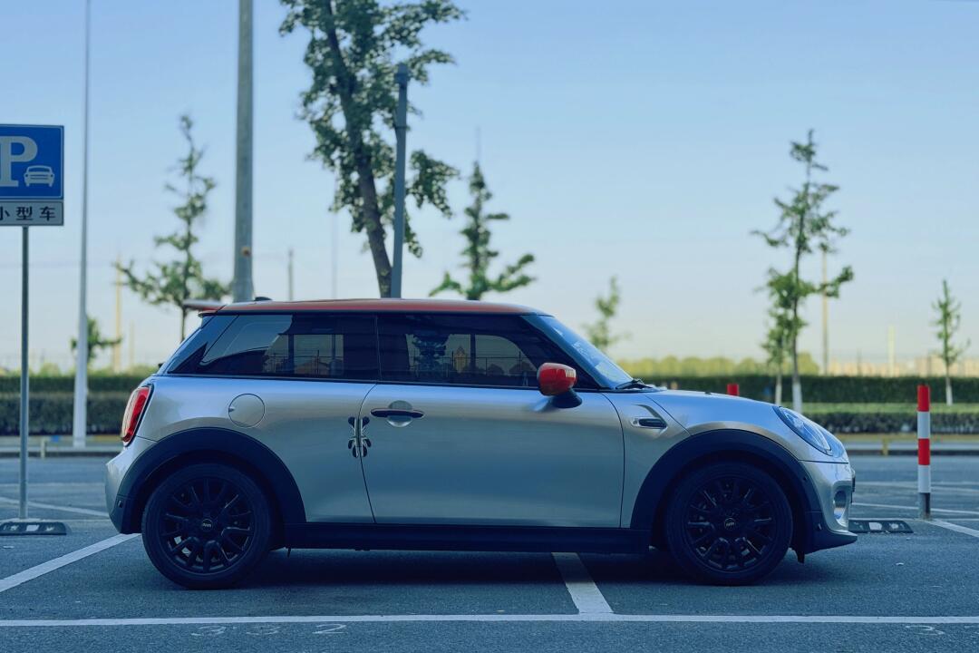 mini cooper改色膜 赛车红顶和银色绝佳