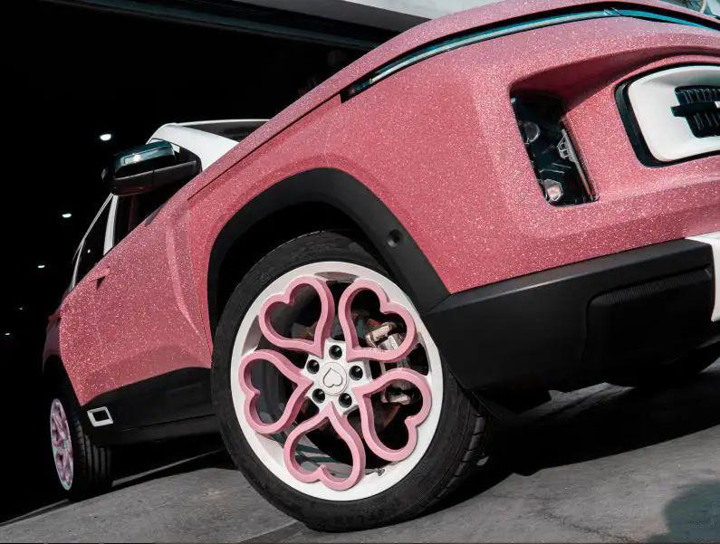 日前,我们获得了一组全新版吉利icon玲珑的官方图片,这款新车可以看作