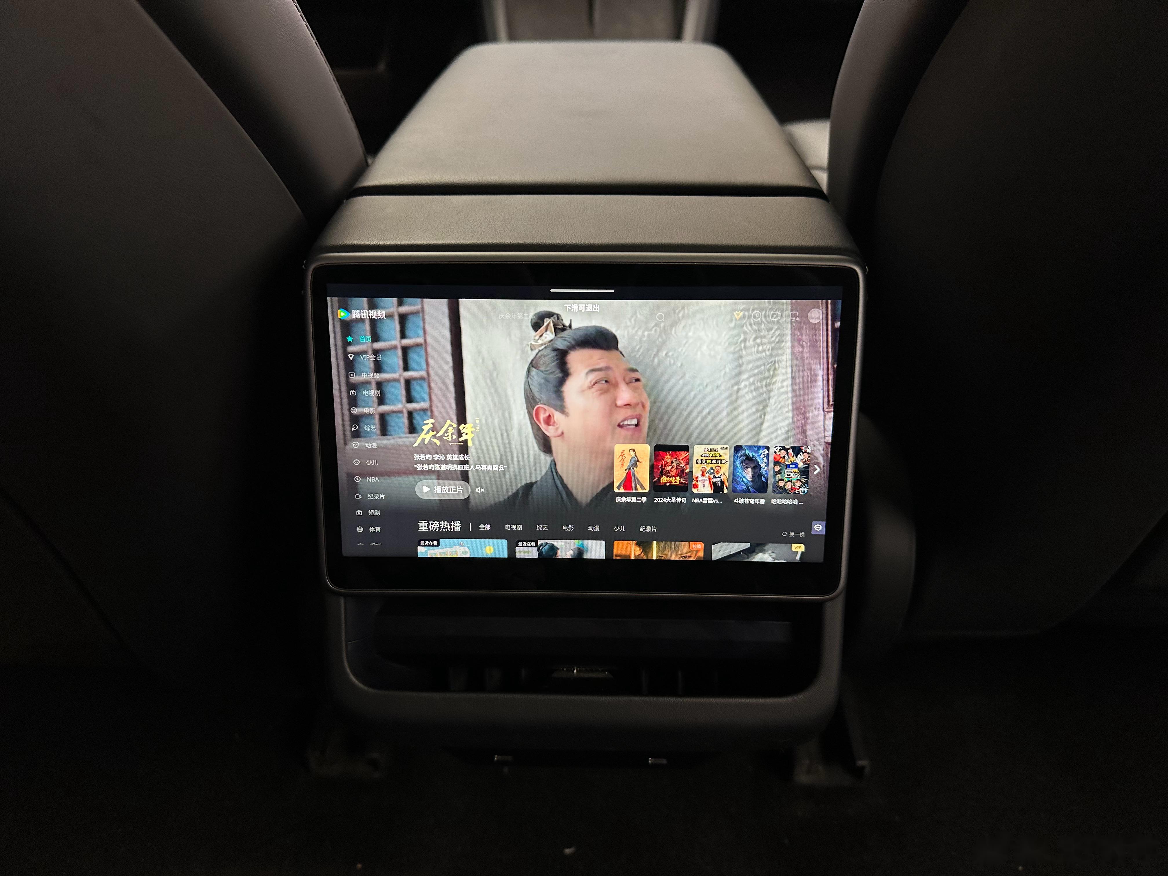 今天去做了一下特斯拉model3焕新,所谓的内饰毛坯感,主要来自于中控