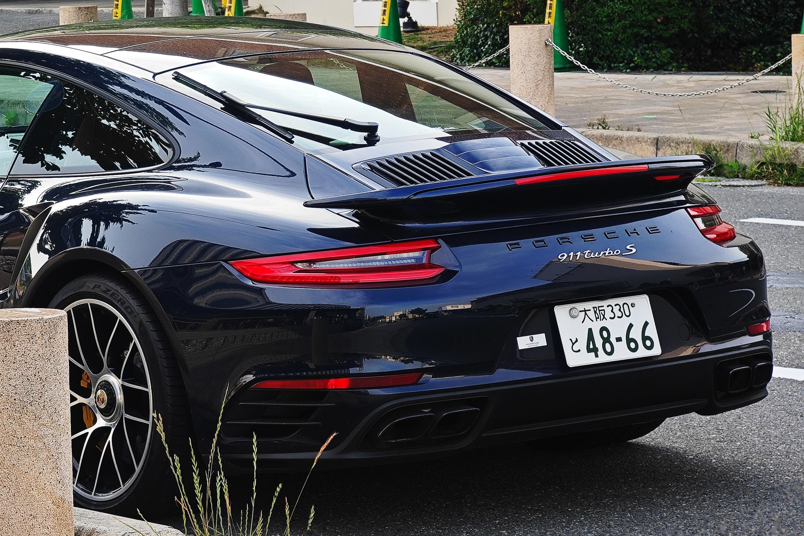 2 这代 turbo s 是我认为近代保时捷911 的颜值巅
