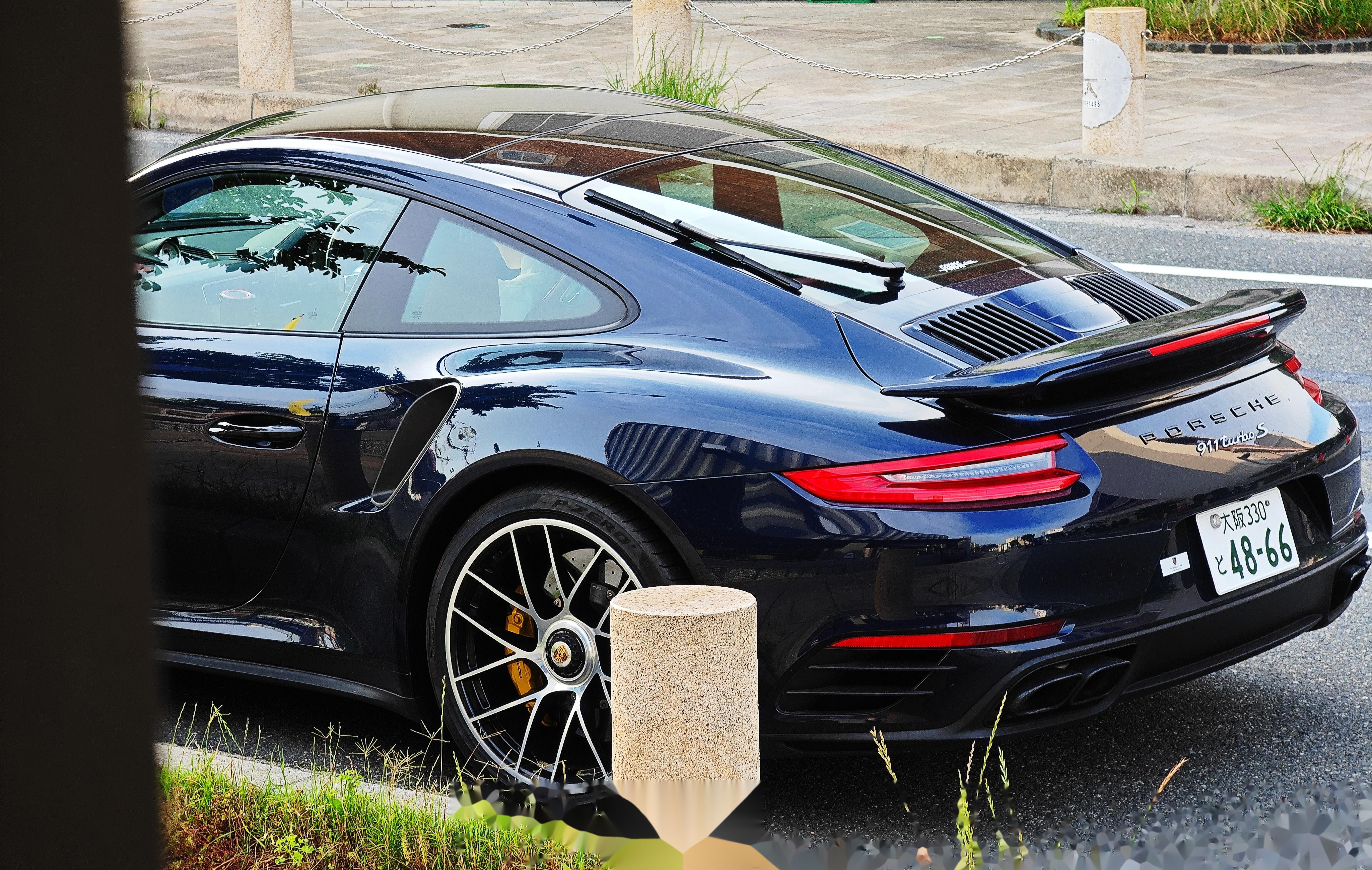 2 这代 turbo s 是我认为近代保时捷911 的颜值巅