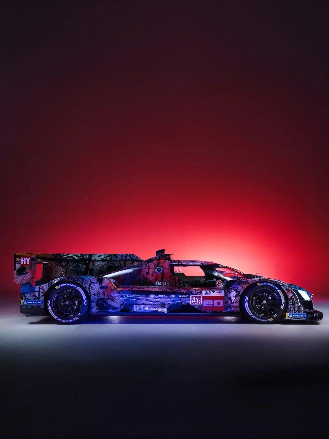 这台车的涂装由知名艺术家朱莉·梅赫雷图亲自设计,利_汽车杂谈社区