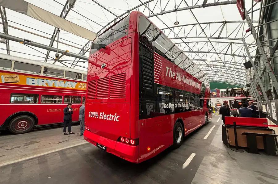 比亚迪的bd11双层电动巴士,将取代伦敦街头经典的routemaster