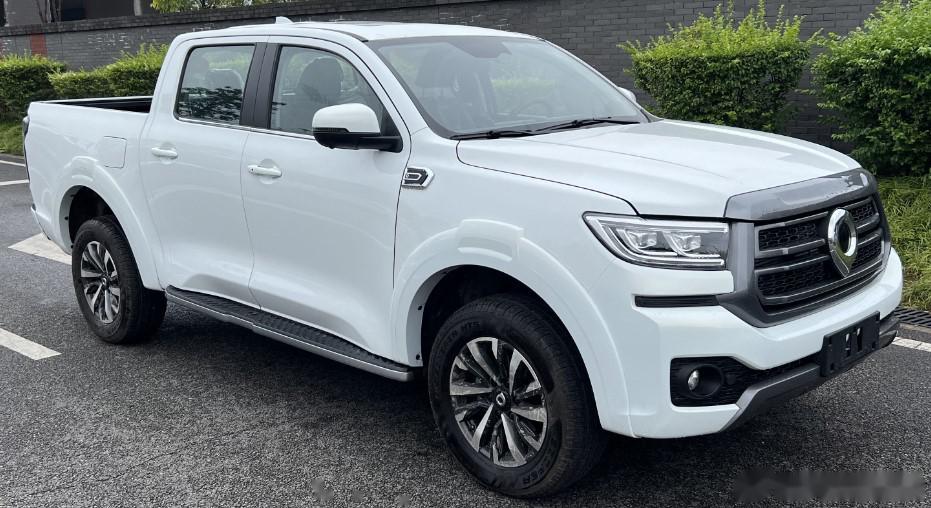 长城炮这次申报了乘用版2.4t柴油(137kw),动力组合为纵置9at,商用版还