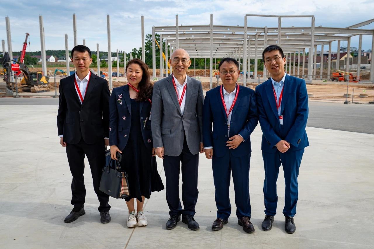 诺博汽车在捷克布杰约维采举行新工厂的奠基仪式.