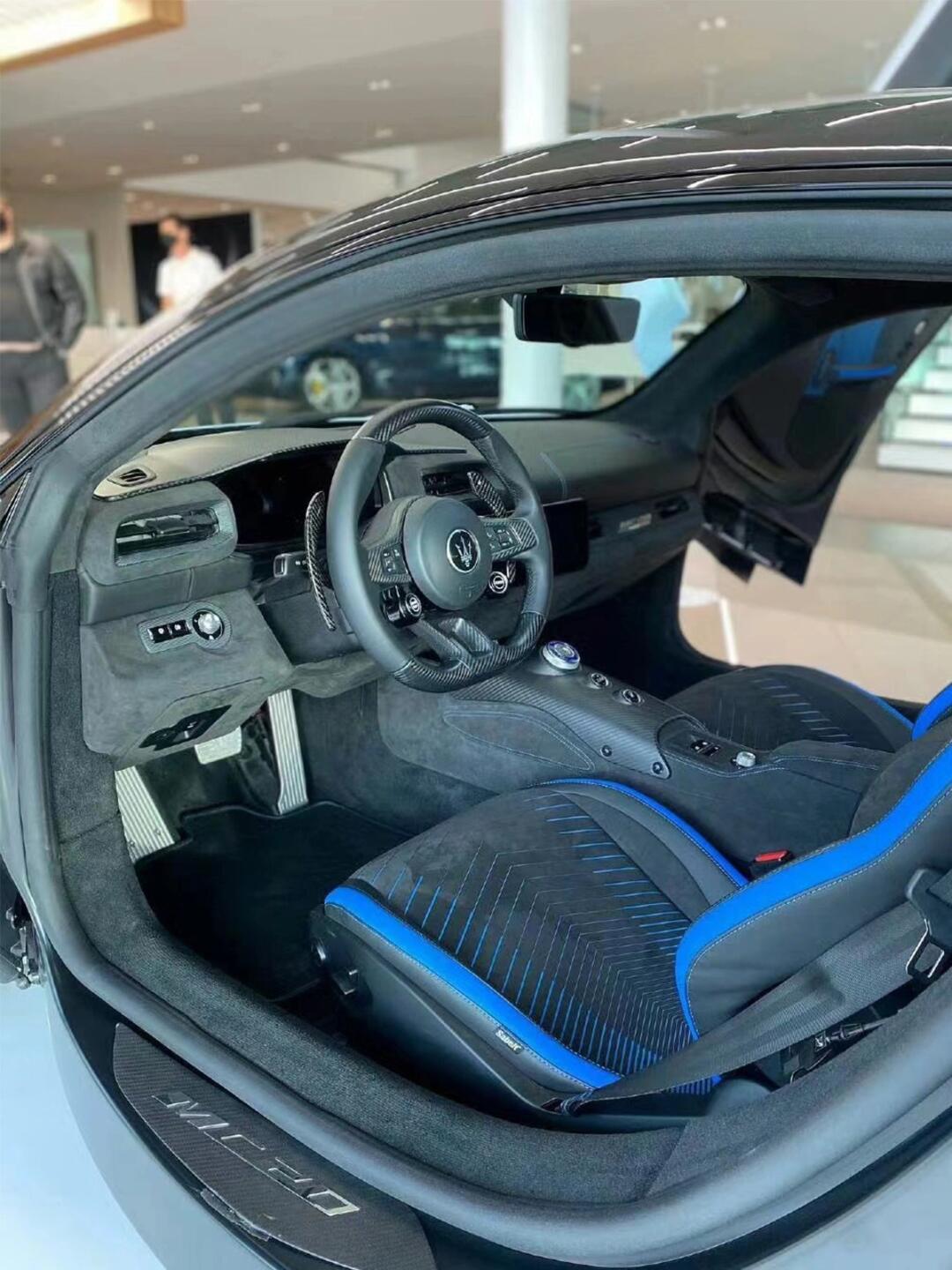 白色幻想:玛莎拉蒂mc20带你飞驰梦