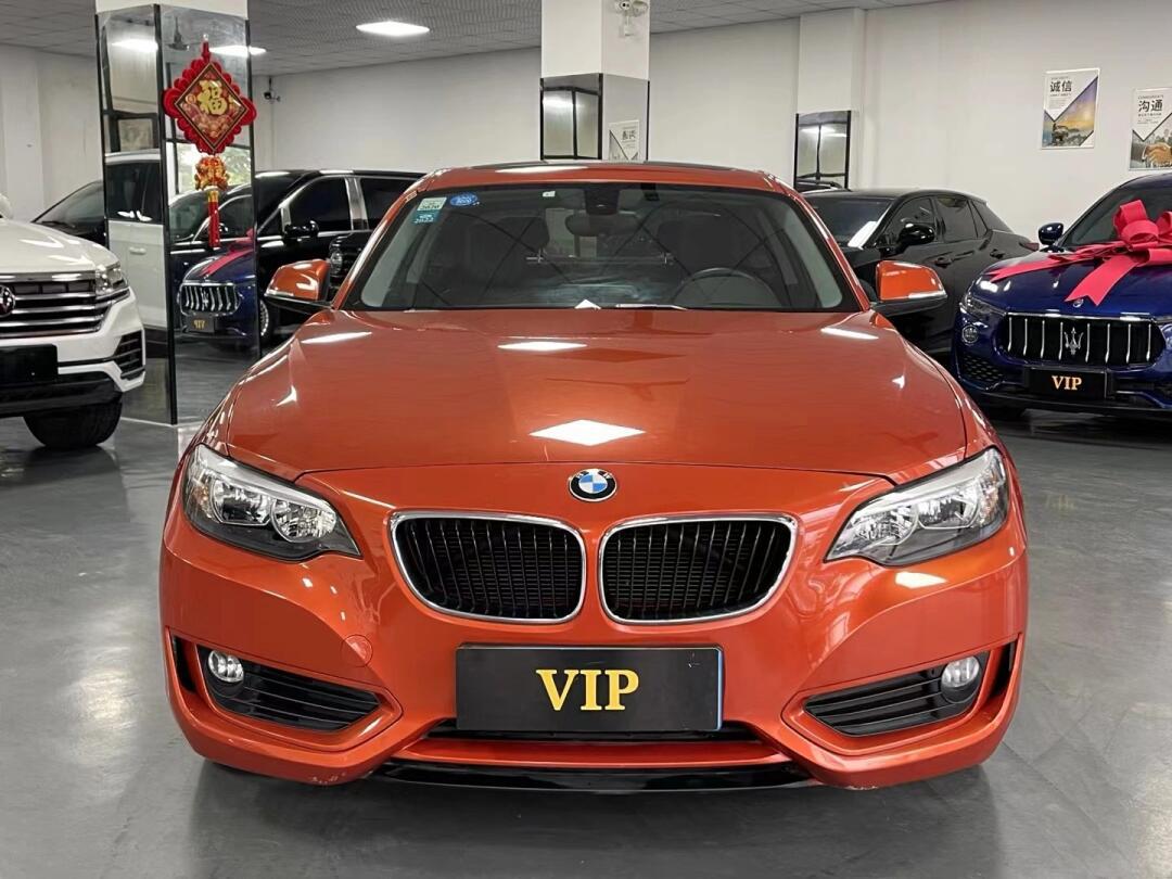 16年宝马218i,经典双门无框轿跑,1.5t136匹马力,超级省油,运动型流线